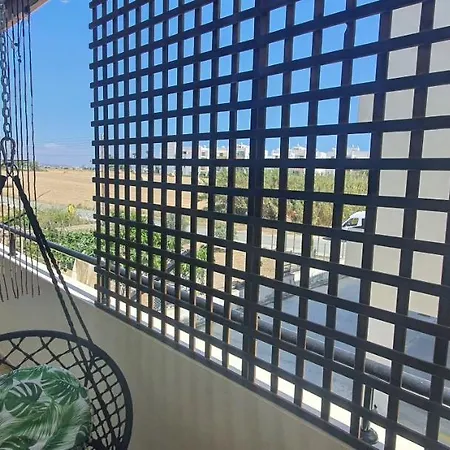 Stefaris 'sioukris Court' * לרנקה