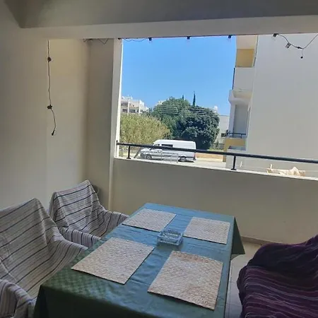 Stefaris 'sioukris Court' לרנקה