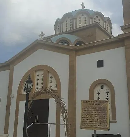 Stefaris 'sioukris Court' דירה