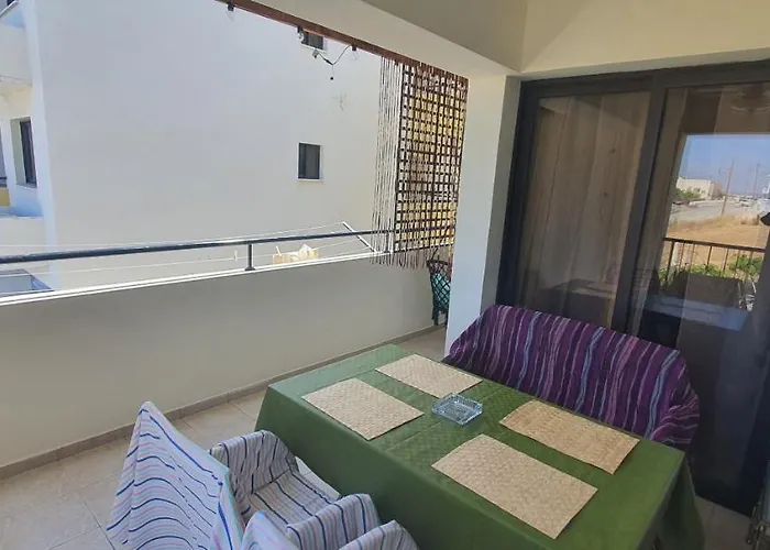 Stefaris 'sioukris Court' *